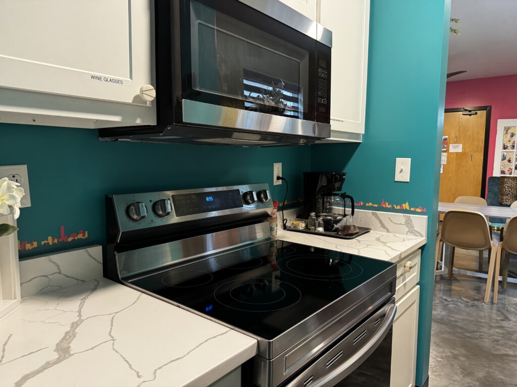 Miami Beach suite
first floor
2 Private queen bedroom, full bathroom, 6 bunkbeds, full kitchen, laundry, flexible living and dining area.