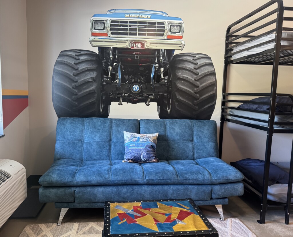 Bigfoot suite
second floor
Private queen bedroom, full bathroom, 3 bunkbeds, efficiency kitchen, flexible living and dining area.