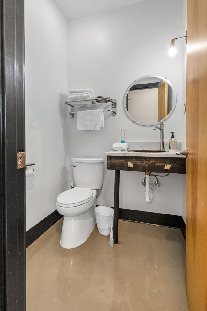 Pilot 3
second floor
queen room, half bath, 2 shower rooms located just outside the rooms.
