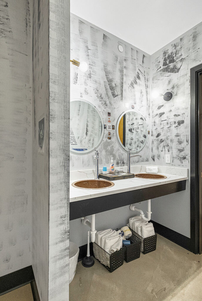 Full bathroom in room