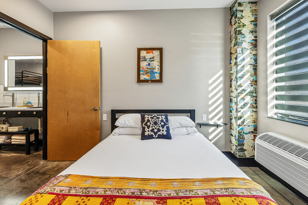 Family suite with private queen room