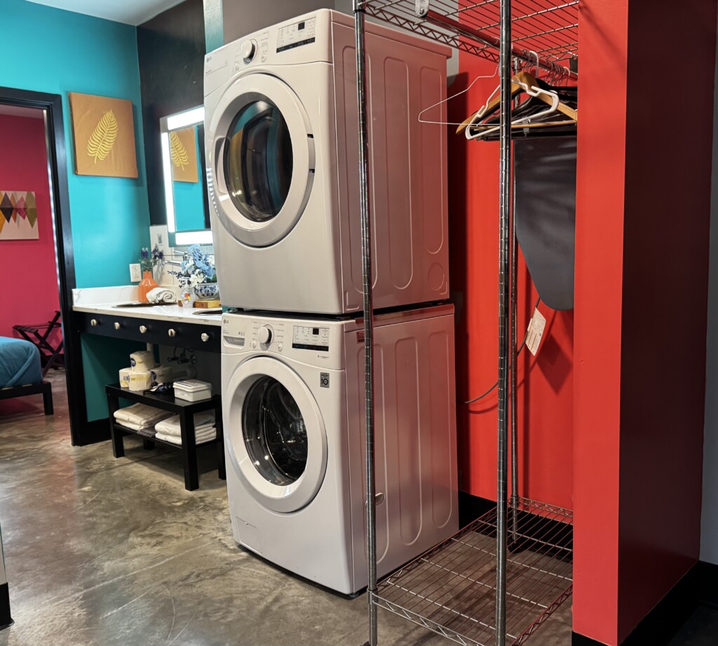 Miami Beach suite
first floor
2 Private queen bedroom, full bathroom, 6 bunkbeds, full kitchen, laundry, flexible living and dining area.