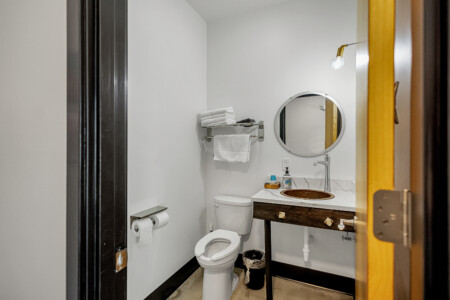 Pilot 1
second floor
queen room, half bath, 2 shower rooms located just outside the rooms.