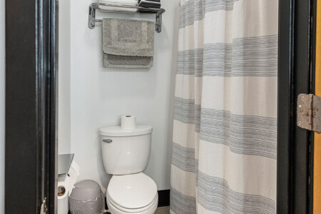 full bathroom in Boxcar 2