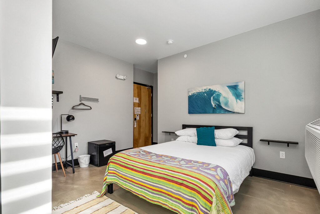 Pilot 4
second floor
queen room, half bath, 2 shower rooms located just outside the rooms.