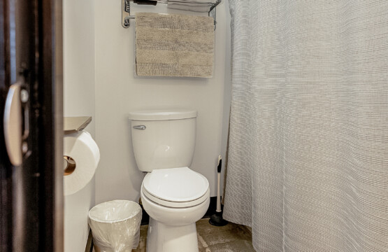 Full bathroom yacht 2