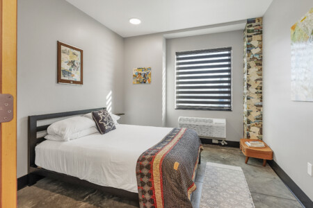 Boxcar 2
first floor
private queen bedroom, full bathroom, efficiency kitchen, 3 bunkbeds, flexible living and dining area.