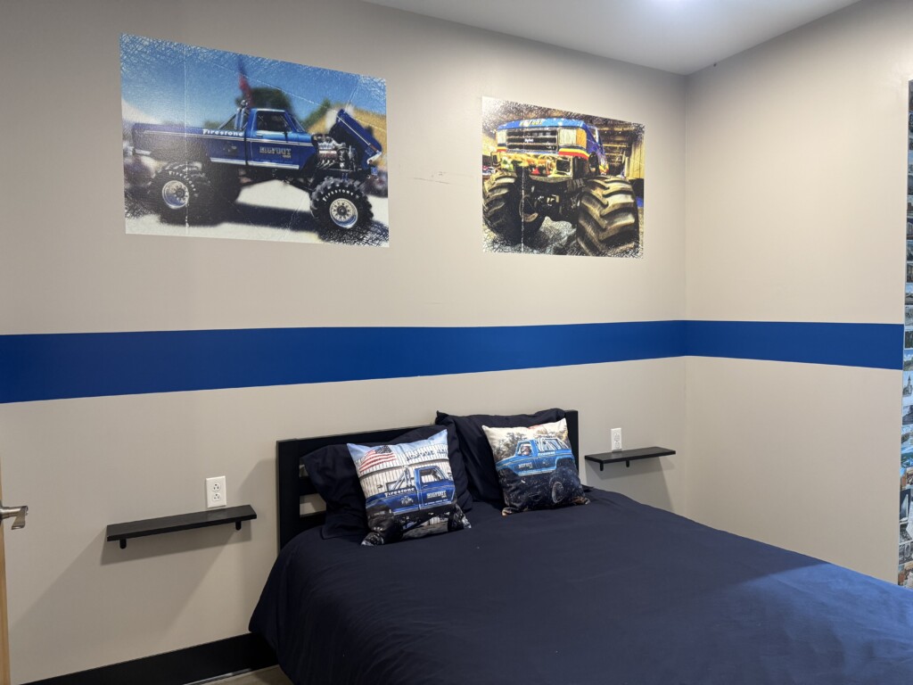 Bigfoot suite
second floor
Private queen bedroom, full bathroom, 3 bunkbeds, efficiency kitchen, flexible living and dining area.