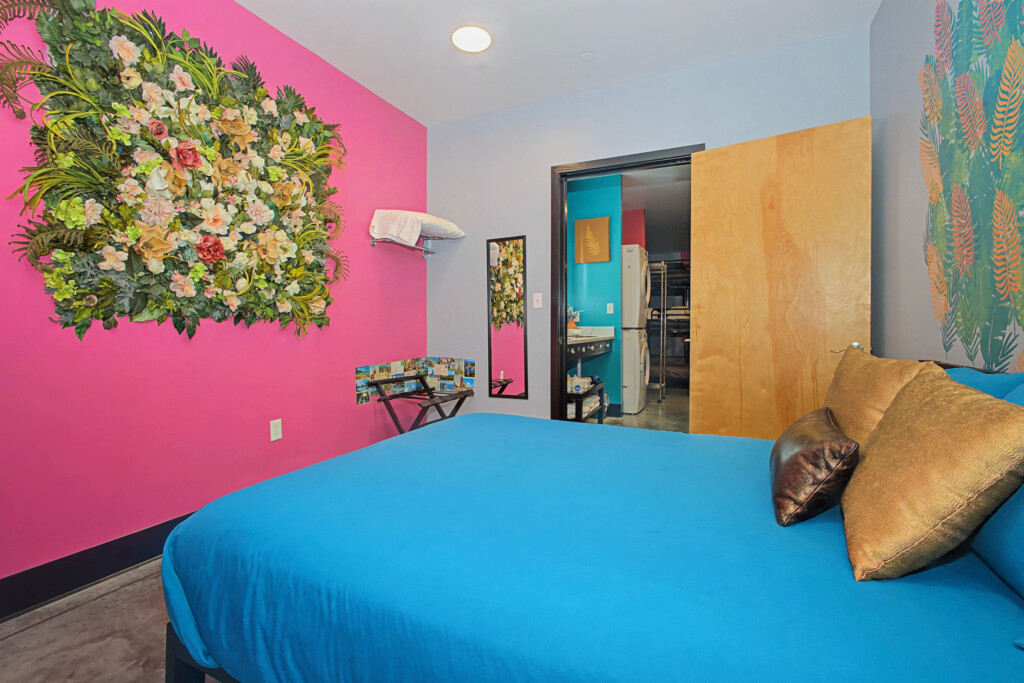 Private queen bedroom 2