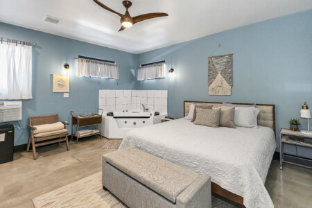 Suite with jacuzzi and access to chef’s kitchen