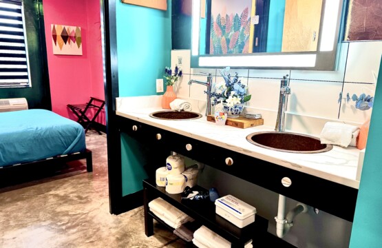 Miami Beach suite
first floor
2 Private queen bedroom, full bathroom, 6 bunkbeds, full kitchen, laundry, flexible living and dining area.