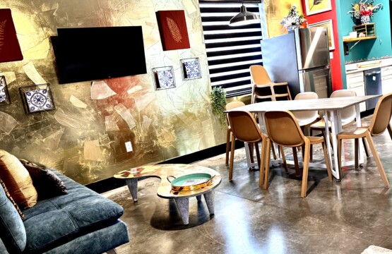 Miami Beach suite
first floor
2 Private queen bedroom, full bathroom, 6 bunkbeds, full kitchen, laundry, flexible living and dining area.