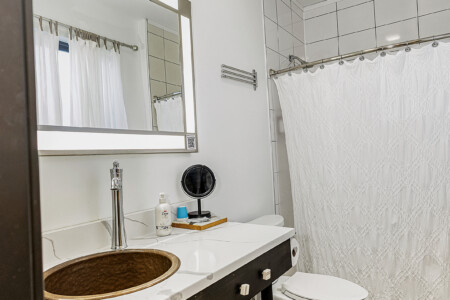 Concord king suite 
second floor
king bed, full bathroom, jacuzzi.