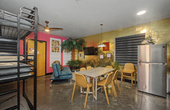 Flexible living and dining space